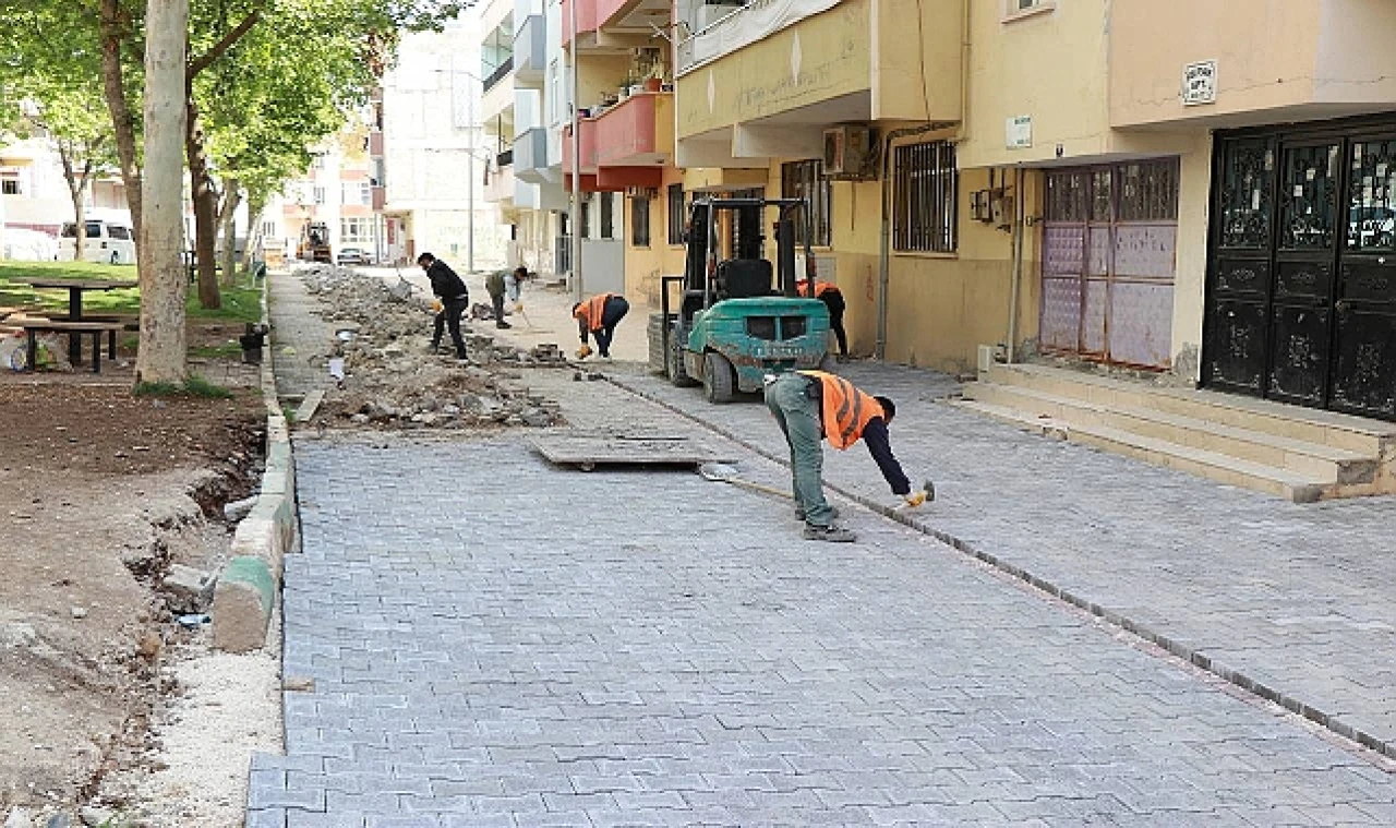 Şanlıurfa Haliliye'de Kilitli Beton Parke İle Sokak Yenileme Çalışmaları Hız Kazanıyor