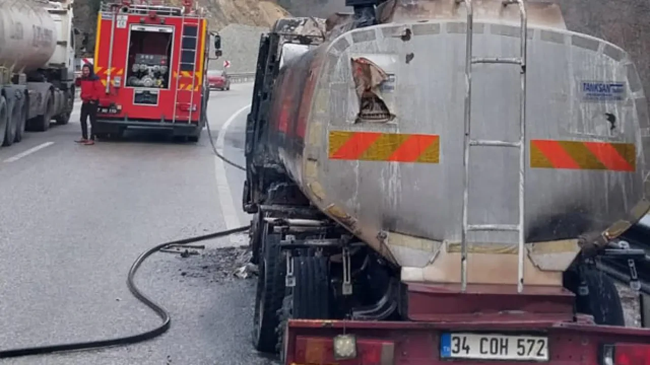 Şanlıurfa'da  Yakıt Yüklü Tanker Otomobile Çarptı