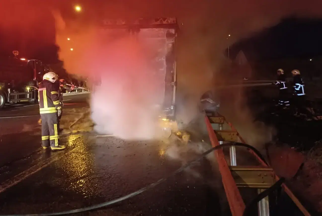 Şanlıurfa–Gaziantep otoyolunda TIR yangını