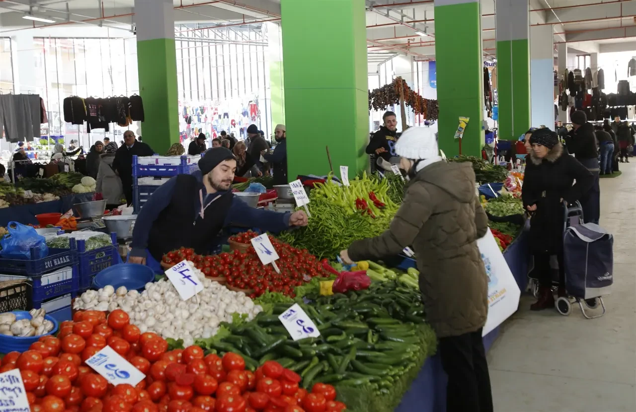 Şanlıurfa'da Ramazan'da Meyve ve Sebzelerde Fiyat Artışı: Esnaf ve Vatandaşlar Endişeli