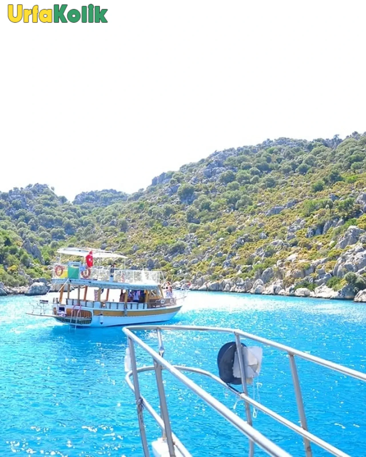 Halfeti’de Tekne Turu Deneyimi: Sular Altındaki Tarihi Keşfedin