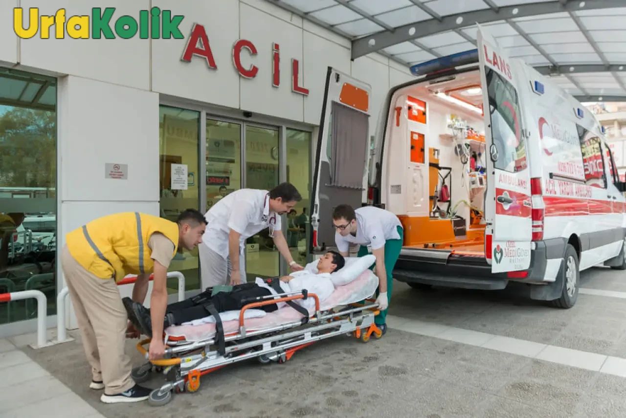 Şanlıurfa Viranşehir'de Kadıköy Mahallesi'nde Meydana Gelen Trafik Kazasında Sürücü Yaralandı