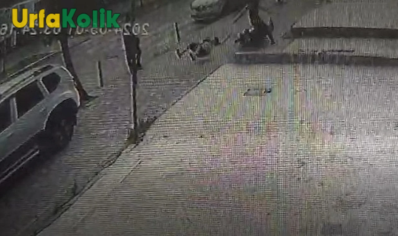 Şanlıurfa'nın Eyyübiye ilçesinde 3 yaşındaki çocuğa motosiklet çarpan sürücü olay yerinden kaçtı.
