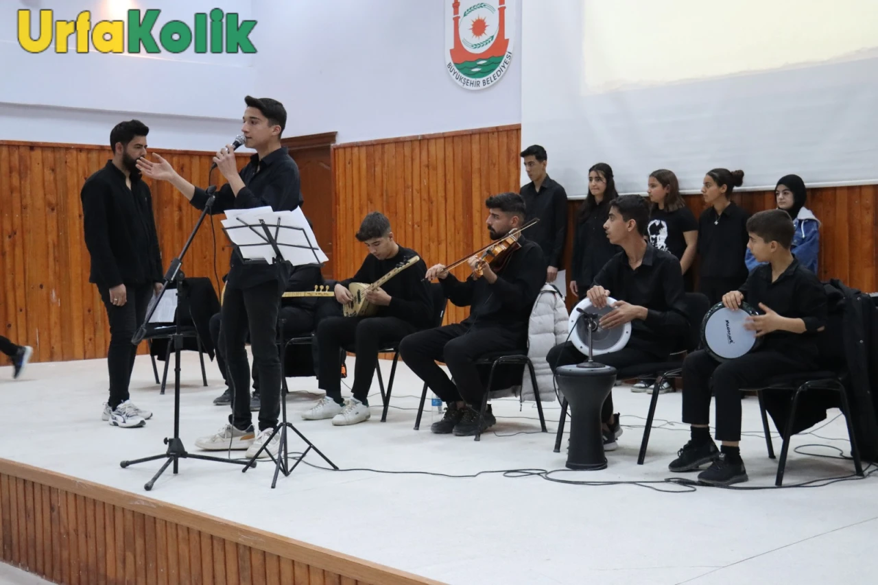 AHMET YESEVİ GENÇLİK MERKEZİ KURSİYERLERİNDEN KURTULUŞ GÜNÜ'NE ANLAMLI ETKİNLİK