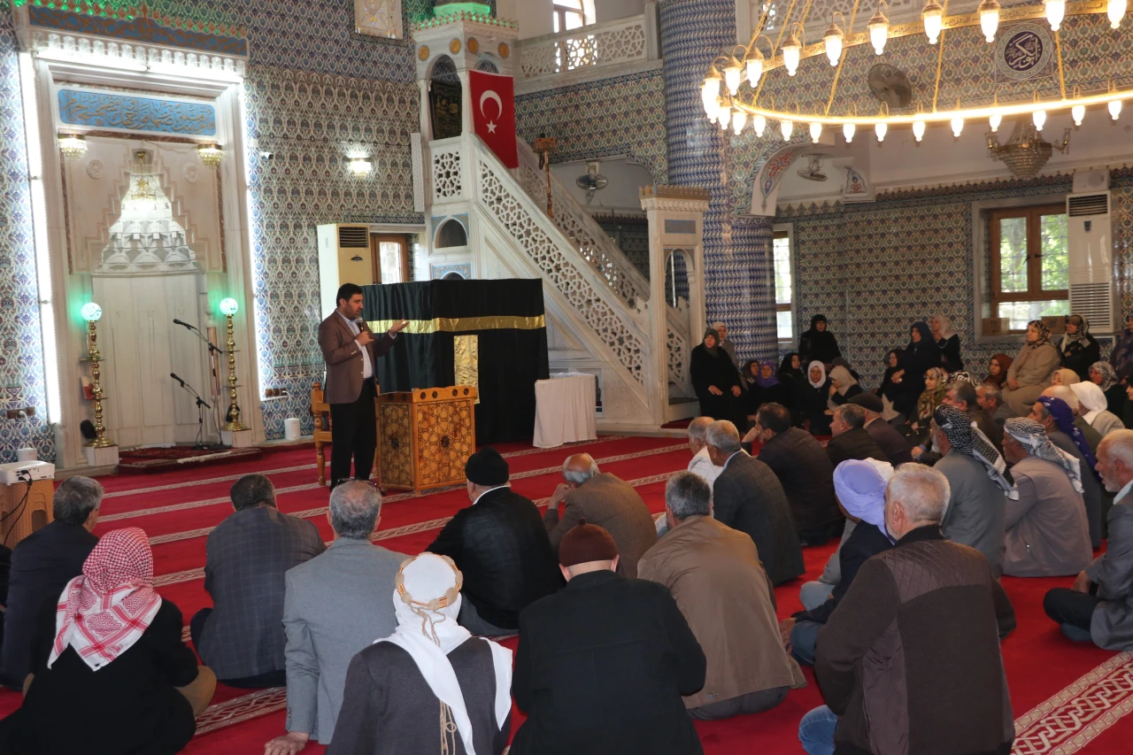 Hacı Adayları Kâbe Maketi Etrafında Tavaf Heyecanı Yaşadı