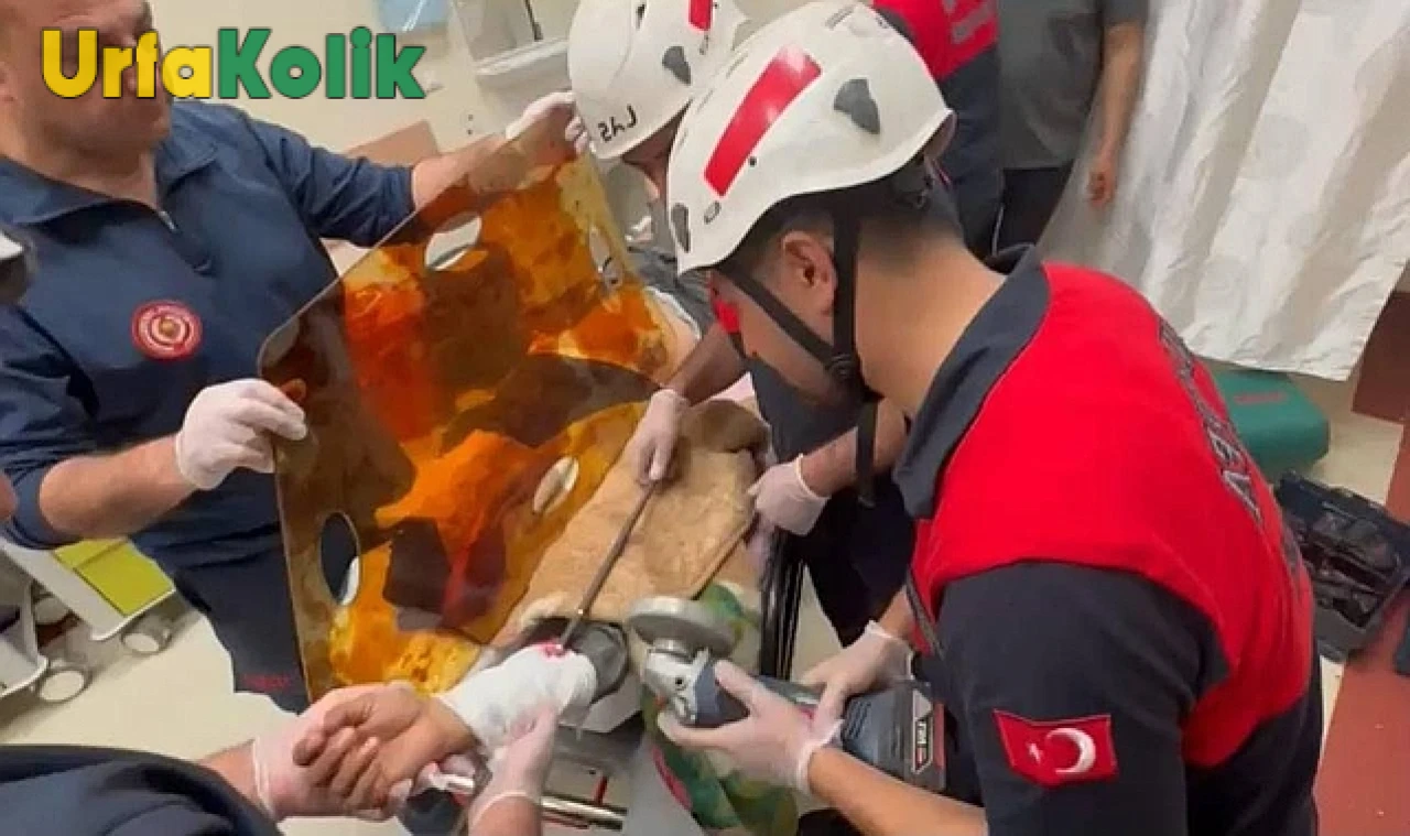 Şanlıurfa'da Koluna Saplanan Demir Kurtarıldı: Başarılı Operasyon!