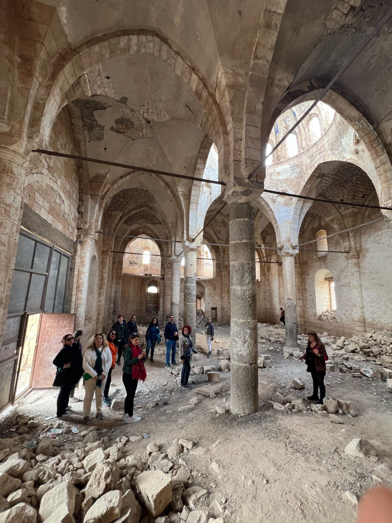 GERMUŞ KİLİSESİ KUBBESİ YIKILMIŞ VE TAMAMEN ÇÖKME TEHLİKESİ VAR