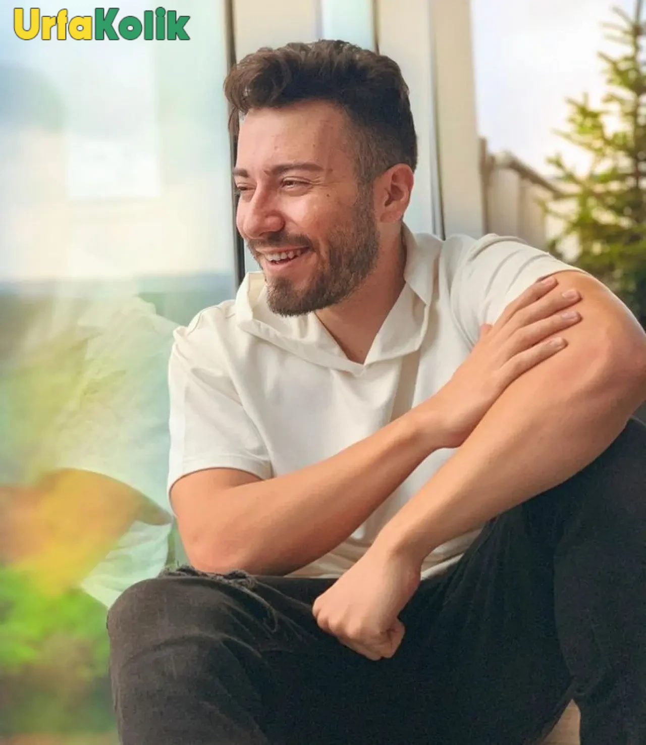 Enes Batur Kimdir?