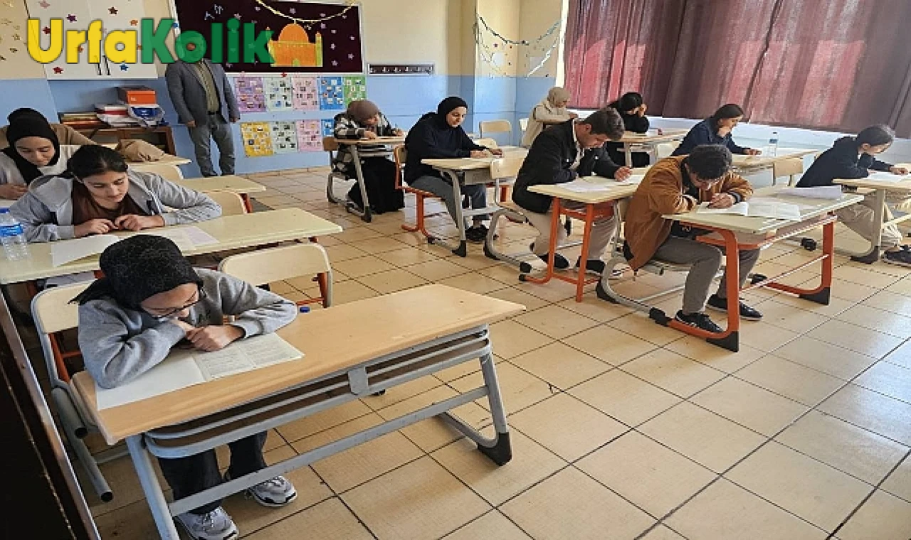 Diyanet İşleri Başkanlığı, Gençler İçin Umre Ödüllü Bilgi Yarışması düzenledi, Şanlıurfa'da yoğun ilgi.