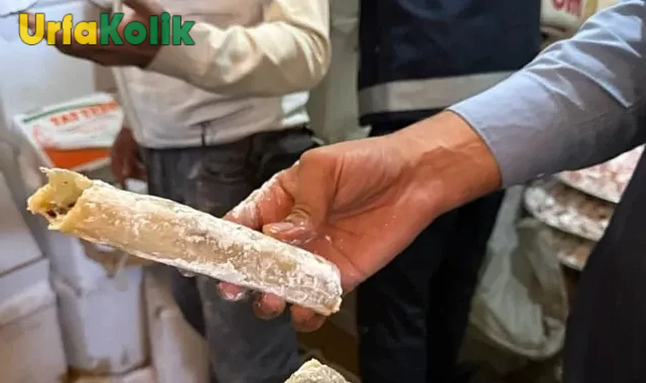 Eyyübiye'de zabıta ekipleri tarihi geçmiş 2 ton küflenmiş lokumu ele geçirdi.