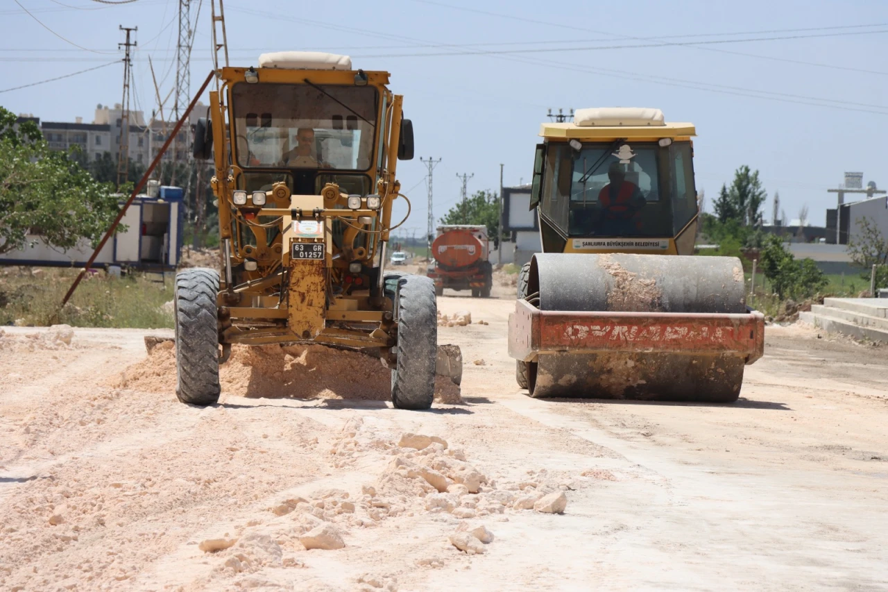 Büyükşehir Belediyesi, Viranşehir’in Kalbinde Yeni Yollar Yapıyor
