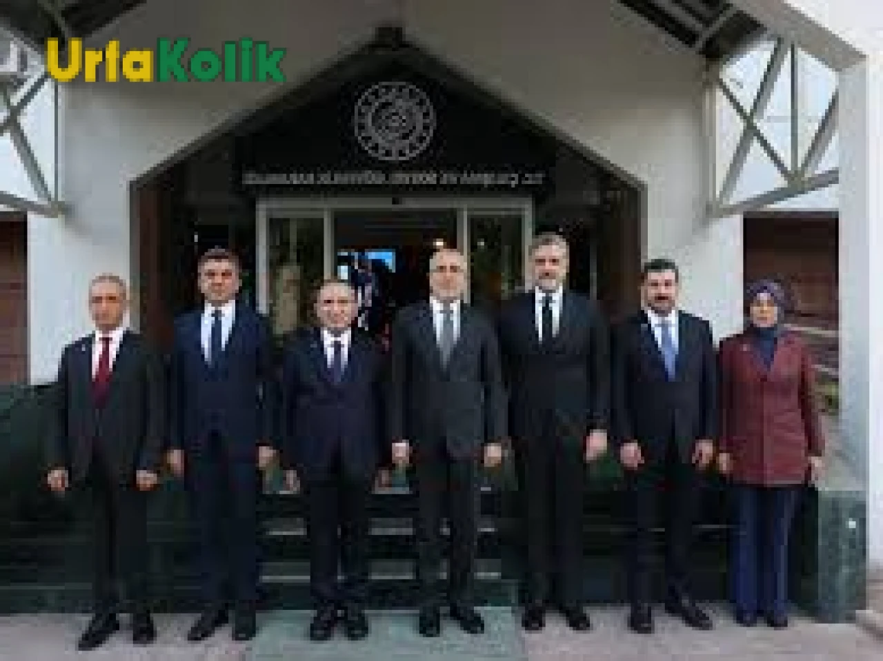 Şanlıurfa heyeti Çalışma Bakanı Işıkhan'ı ziyaret etti.