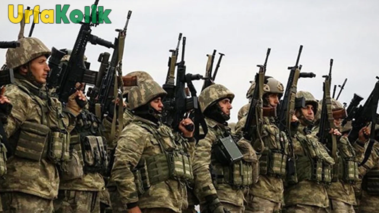 Askerlik süresi 3 aya düşebilir mi? Merakla beklenen kararlar Milli Savunma Bakanlığı ve Türkiye Büyük Millet Meclisi'nde ele alınıyor.