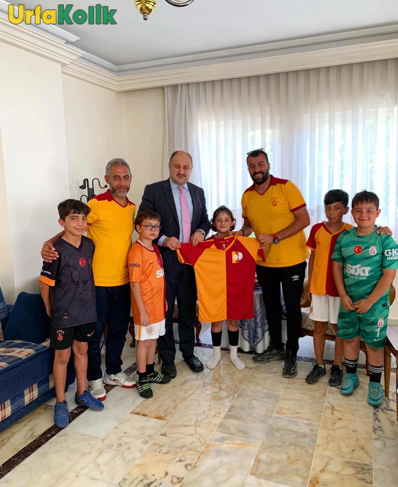 Şanlıurfa Galatasaray Futbol Okulu Başkan Mehmet Kasım Gülpınar’ı Ziyaret Etti