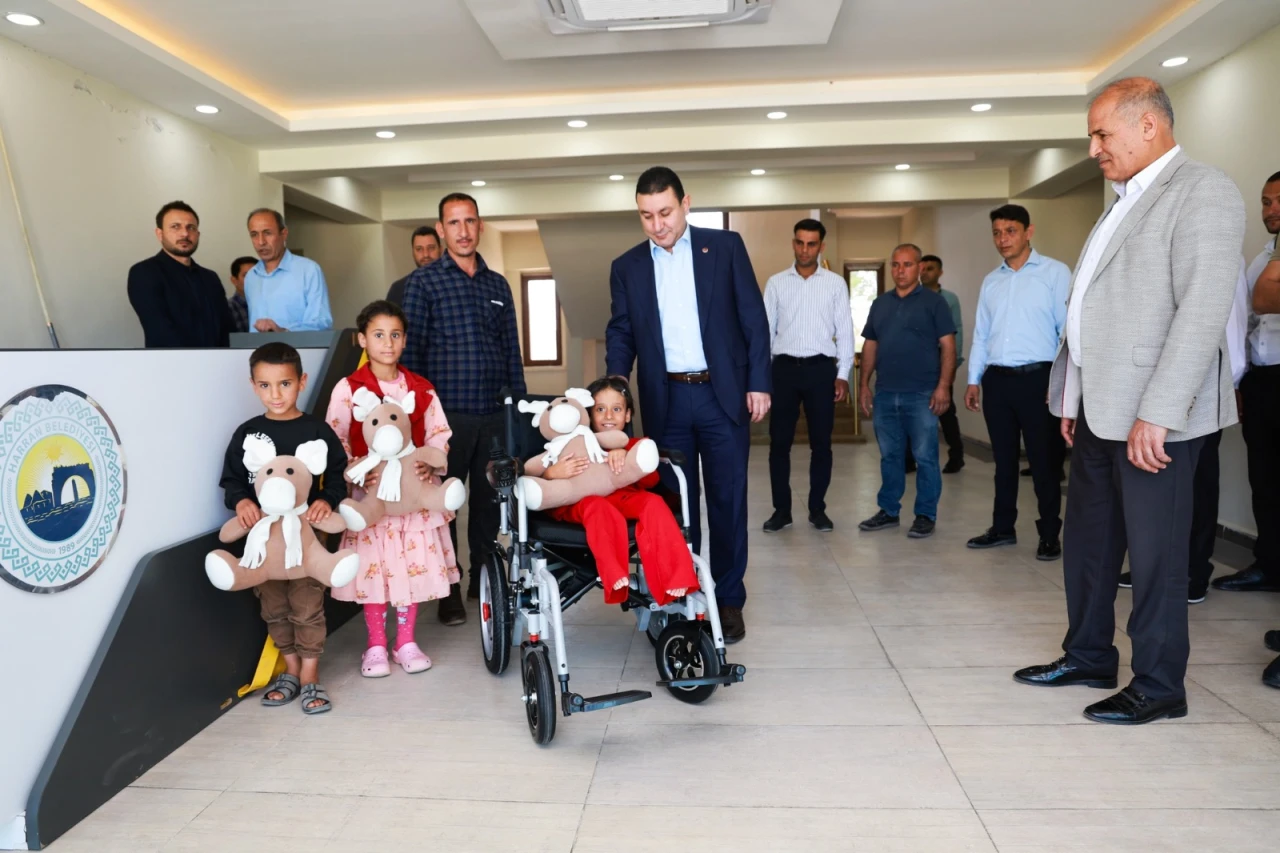 Başkan Özyavuz’dan Akülü Sandalye Desteği