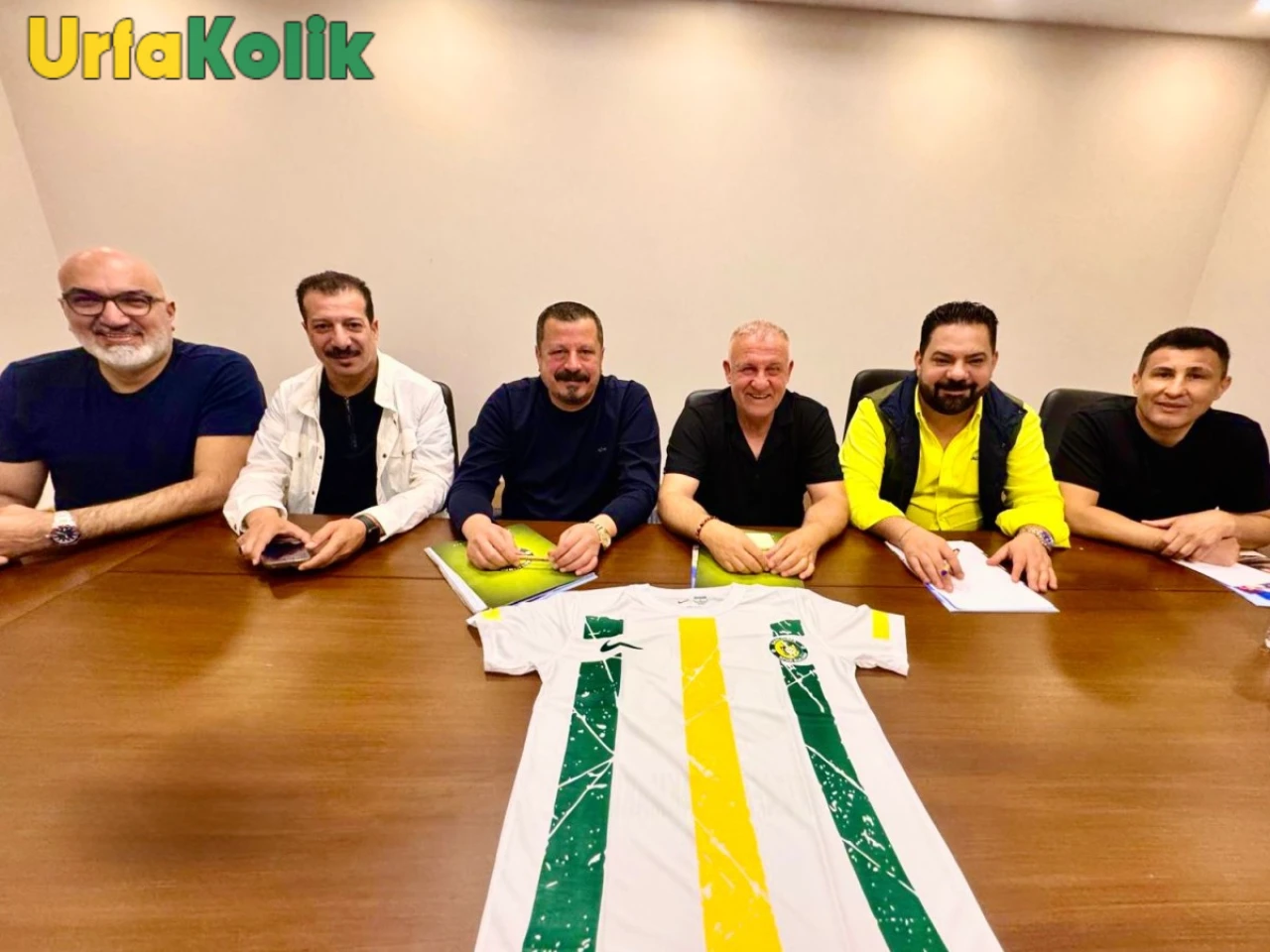 Şanlıurfaspor'un yeni teknik direktörü Mesut Bakkal, takımın başına geçti.