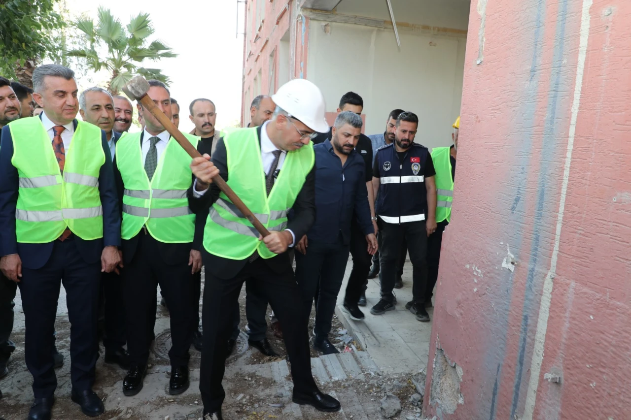 Eyyübiye’de Tarihi Dönüm Noktası: Eski Cezaevi Yıkılıyor
