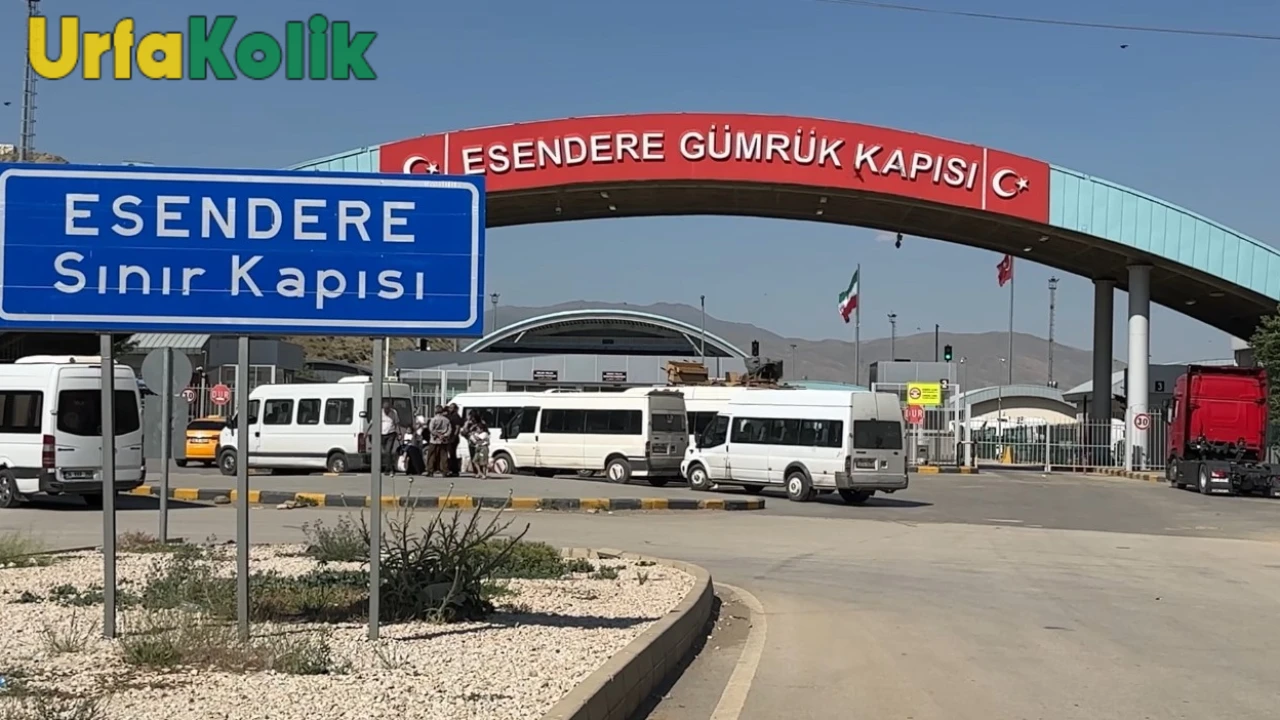 Hakkari'deki İran Sınır Kapısı'nda Tır Kuyruğu Oluştu
