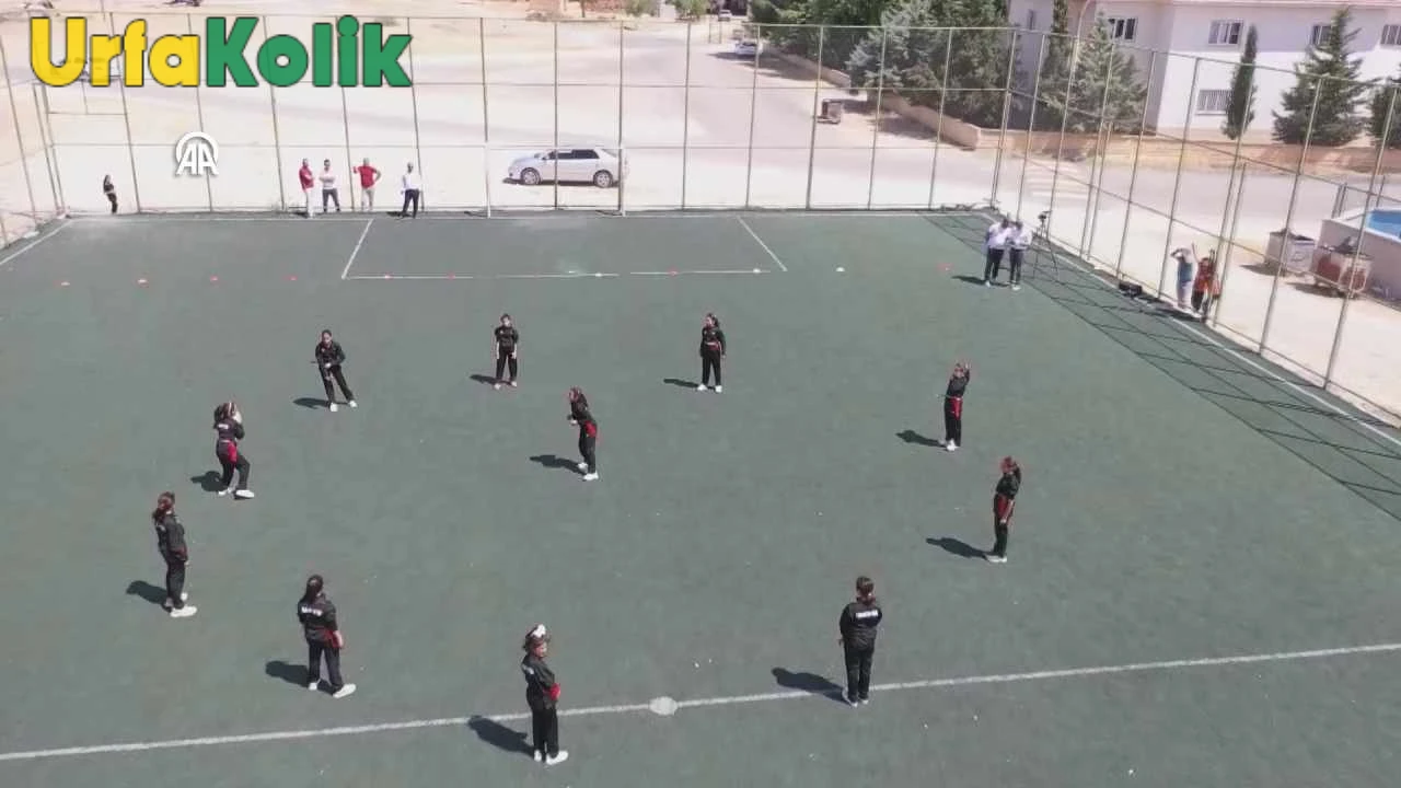 Şanlıurfa genç kızlar voleybol takımı turnuvada üçüncü oldu.