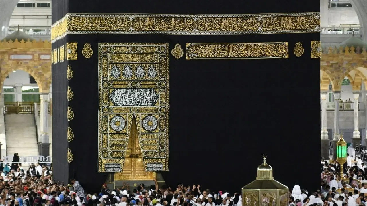 Kabe'nin Örtüsü Değiştirildi