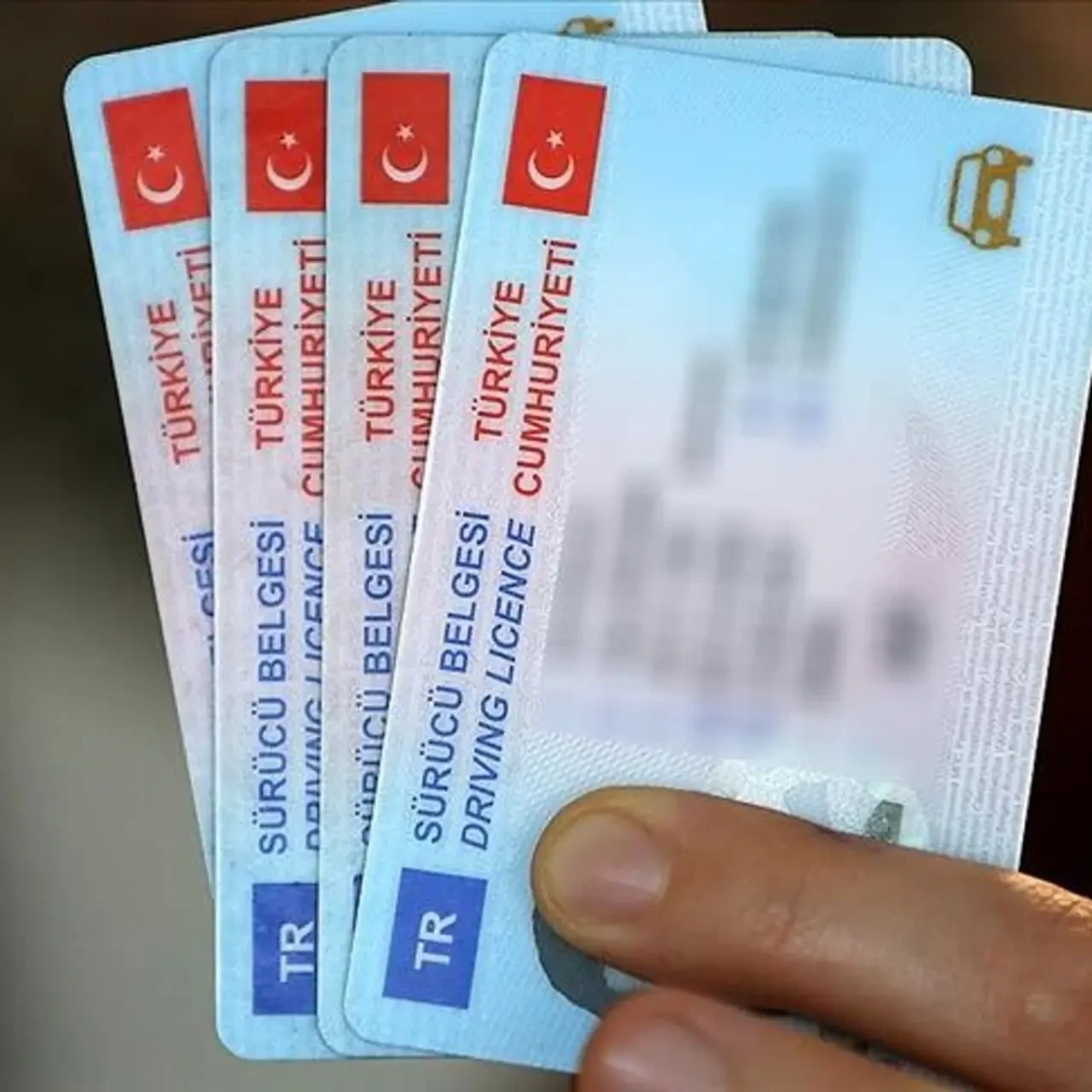 Eski Tip Ehliyetler 1 Ağustos'ta Geçerliliğini Yitirecek