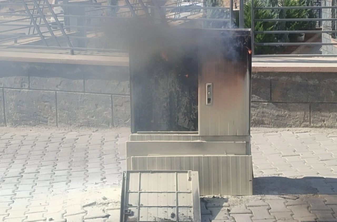 Şanlıurfa’da Elektrik Panosu Alev Aldı