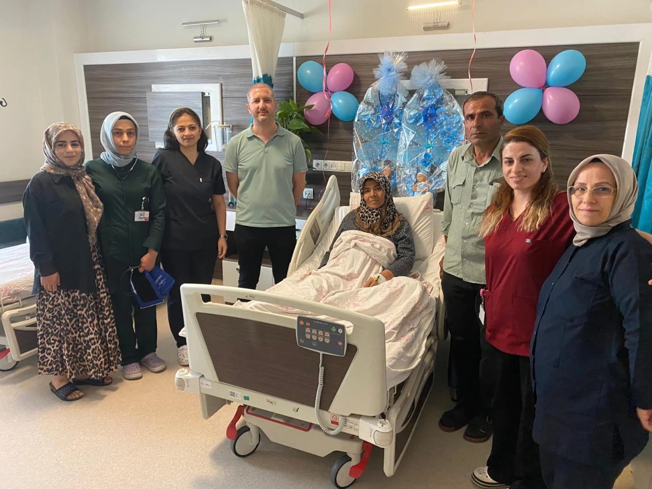 53 Yaşında İkiz Bebek Dünyaya Getirdi