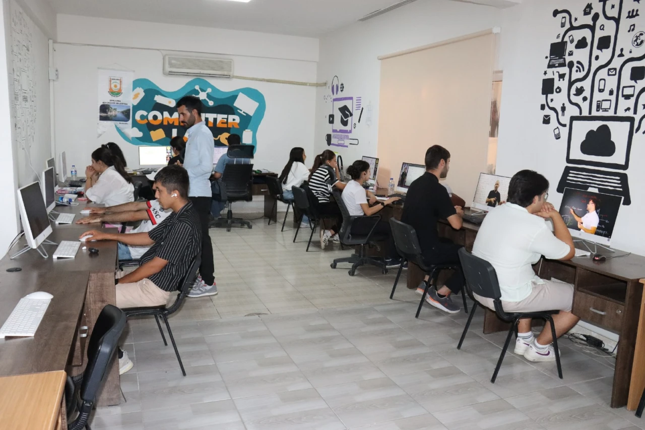 HAYALLERİNDEKİ ÜNİVERSİTEYİ ŞANLIURFA BÜYÜKŞEHİR BELEDİYESİ İLE KAZANDILAR