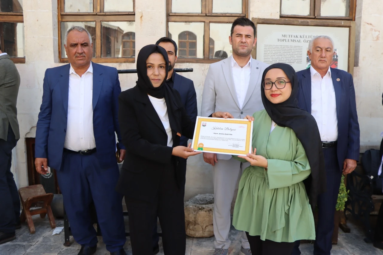 Şanlıurfa’da Yöresel Yemek Eğitimi Alan Kursiyerlere Sertifika Verildi