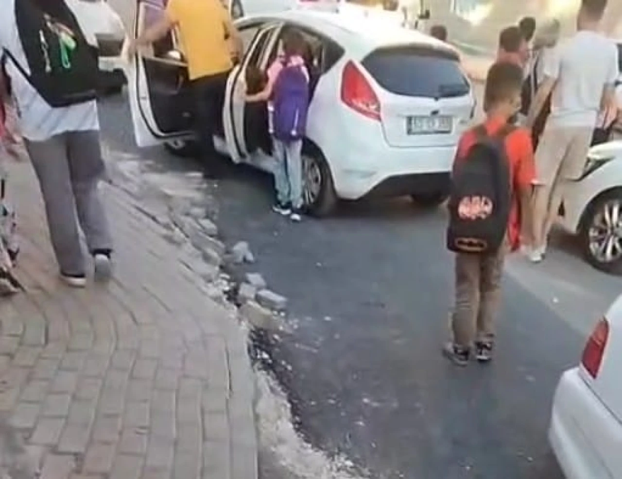 Karaköprü’de Yollar Köstebek Yuvası Gibi