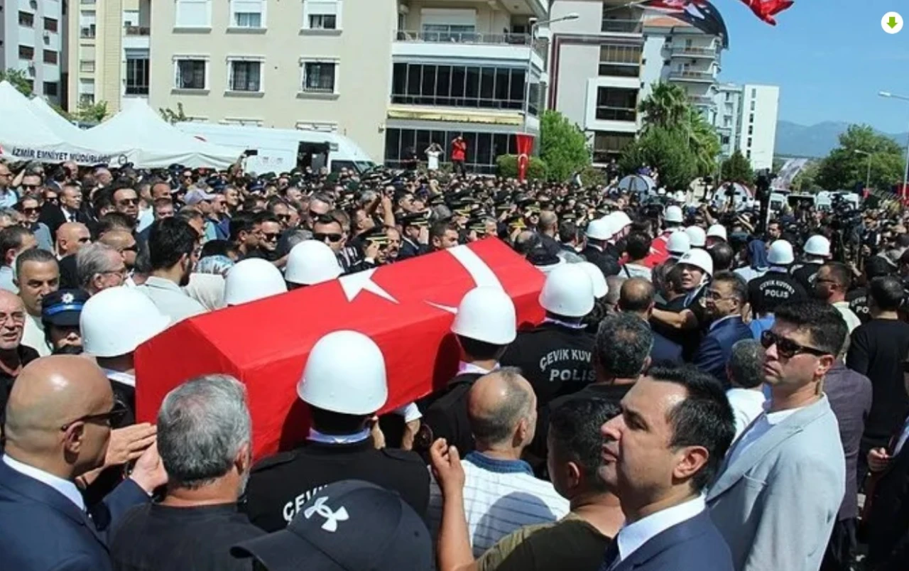 İzmir’de Şehit Polisler Son Yolculuğuna Uğurlandı