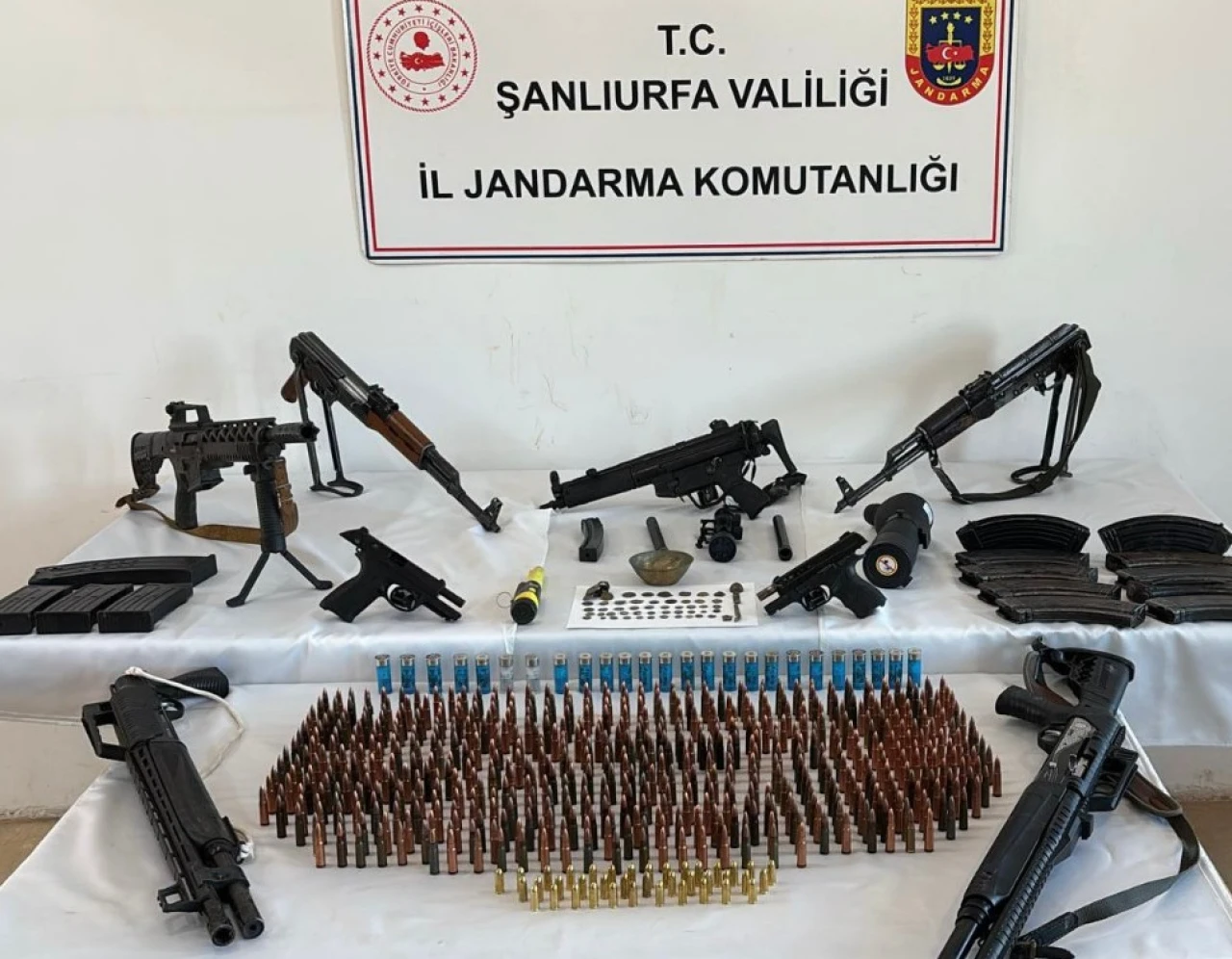 Halfeti’de Jandarmadan Silah ve Tarihi Eser Operasyonu