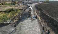 Büyükşehir, Siverek Kırsalında Beton Yol Çalışmalarını Sürdürüyor