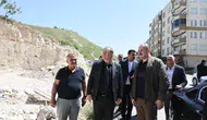 Başkan Gülpınar, Birecik’te Esnafı Ve Vatandaşları Ziyaret Etti
