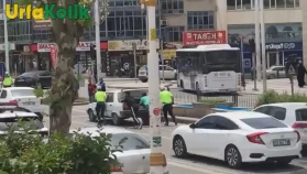 Şanlıurfa'da Havaya Karışan Dumanıyla Fark Edilen Araç Polis Ekiplerinin Dikkatini Çekti