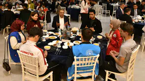 Vali Şıldak Gençlerle İftarda Buluştu