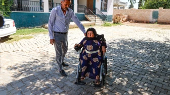 Başkan Özyavuz Aysel Bata'nın Akülü Sandalye İsteğini Yerine Getirdi