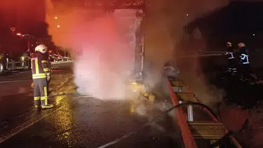 Şanlıurfa–Gaziantep otoyolunda TIR yangını
