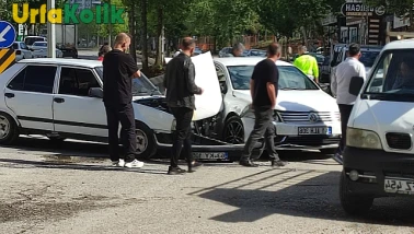 Karaköprü Balıkayağı Bulvarı'nda Meydana Gelen Trafik Kazası Vatandaşların İsyanına Neden Oldu
