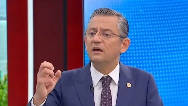 CHP Lideri Özgür Özel'e Tören Çıkışı Yumruklu Saldırı
