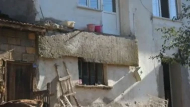 Batman'da Balkon Çöktü