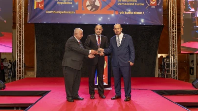 Başkan Gülpınar’a  “Yılın En Başarılı Belediye Başkanı” Ödülü