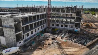 Harran Devlet Hastanesi'nde Katlar Yükseliyor