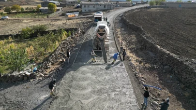 Büyükşehir, Siverek Kırsalında Beton Yol Çalışmalarını Sürdürüyor