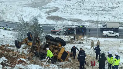 Kar Temizliği Yapan İş Makinesi Devrildi: 1 Yaralı