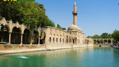 Şanlıurfa'daki Balıklıgöl, Hem Yerli Hem de Yabancı Turistlerin Gözdesi Olmaya Devam Ediyor