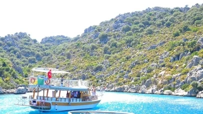 Halfeti’de Tekne Turu Deneyimi: Sular Altındaki Tarihi Keşfedin