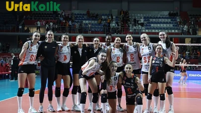 Eczacıbaşı Dynavit, Galatasaray Daikin'i set vermeden geçerek galip geldi.