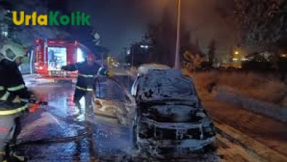 Şanlıurfa'da Sahur Vaktinde Alev Alan Otomobil İtfaiye Tarafından Söndürüldü.