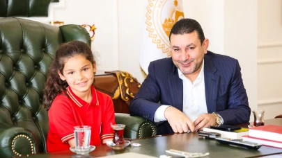Başkan Özyavuz Koltuğunu Minik Zeynep'e Devretti